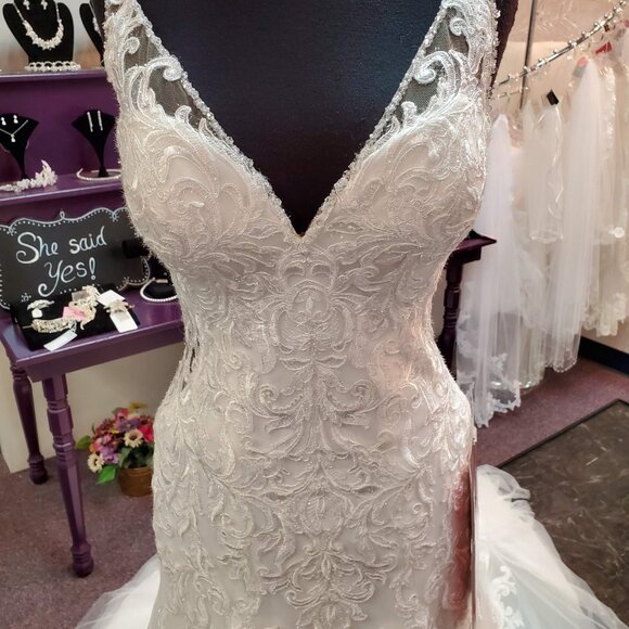 Mori Lee 5869 Size 6 Ivory/Honey Tulle/Lace Fit & Flare Bridal Gown - Picture 2 of 7